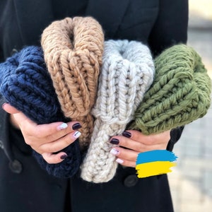 Chunky Knitted Hat, Womens hat, Chunky knit Hat, Chunky Knit Beanie, hand knit beanie, Super Chunky Knit, Slouchy knit hat, Beige thick hat